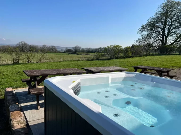 Chels Barn hot tub at Toft Estate, Peak District