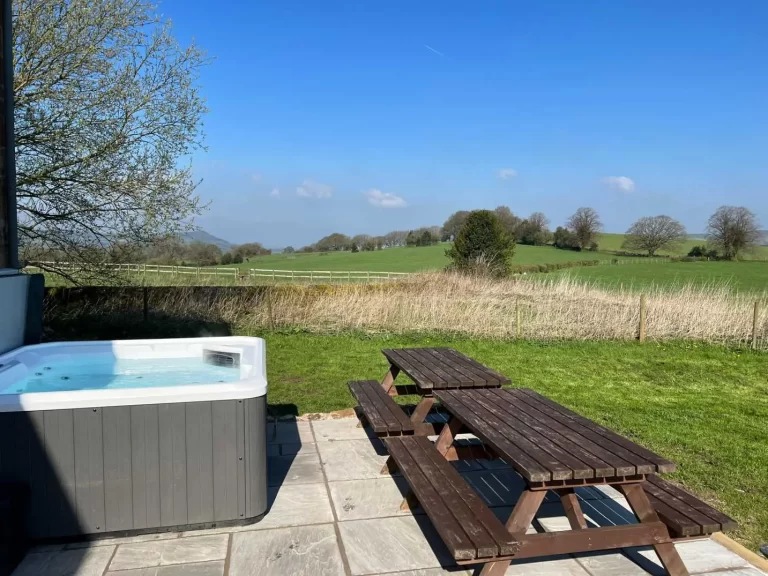 Chels Barn hot tub at Toft Estate, Peak District